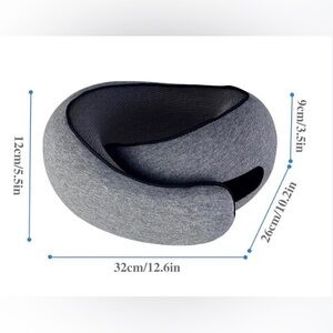 FlyHugz neck travel pillow in Gently Used Condition!